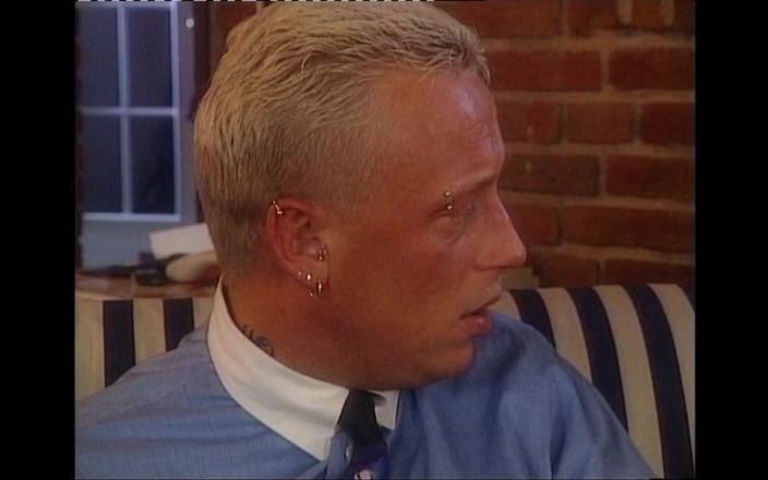 XTime Solo: Hete blonde slet geneukt als een hoer