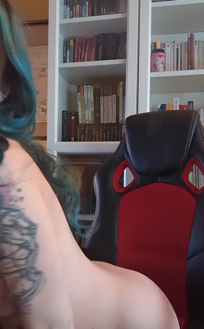 Khalamite: 你在毯子下和我一起吗？