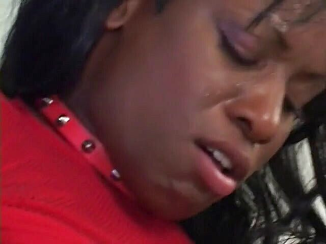 Best Butts: Trai da đen đụ mông của con điếm da đen sau đó cho cô ấy xuất...