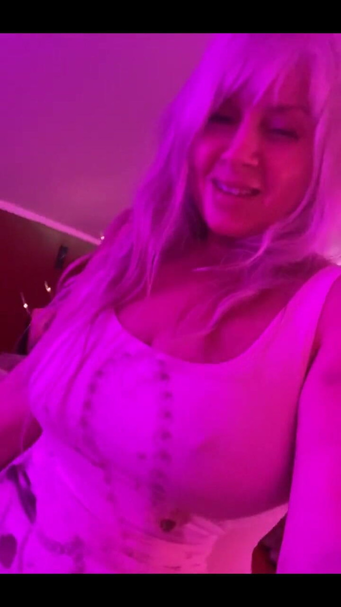 PaintedRose: Soupeři Dvojčata Natáčení v zákulisí Nastavit scénu 1 Je to právě...