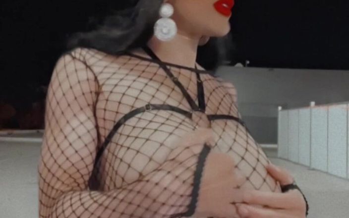 Sissy Slut Brianna: Daha önce benimle mastürbasyon yaptın mı? Çünkü sert gidiyorum