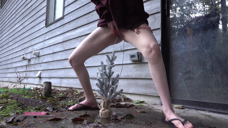 Destination Kat: Xmas Pee Compilation
