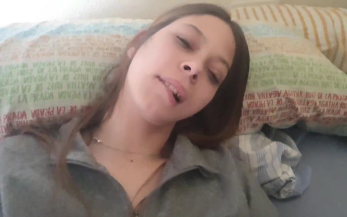 Holycandy: चोदने लायक मम्मी बड़े लंड को चोदती है