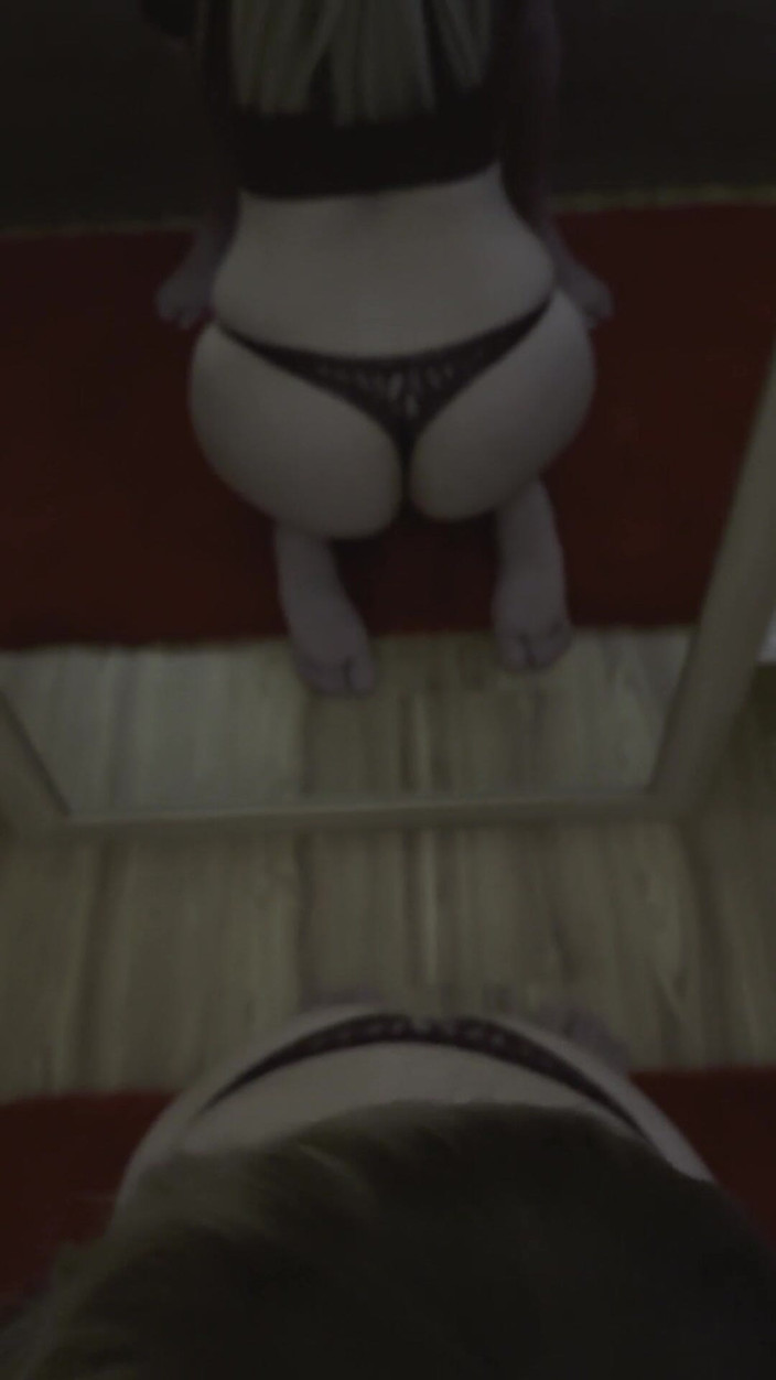 Christy X Taylor: Fitness dívka saje trenéra, který se vystříká do zadku