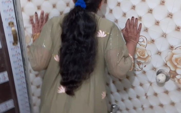 QueenbeautyQB: Vidéo de sexe dans la salle de bain partagée avec...