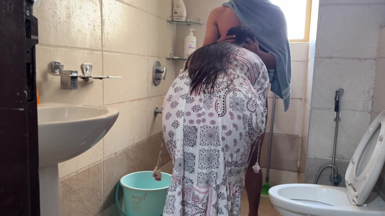 Hornycouple149: Stepson Saw MILF Saara Naked After Shower and Couldn’t Hold...