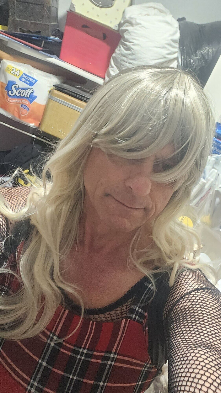 Jasmine Sub: Gangbang manžela Sissy Crossdresser v motelu