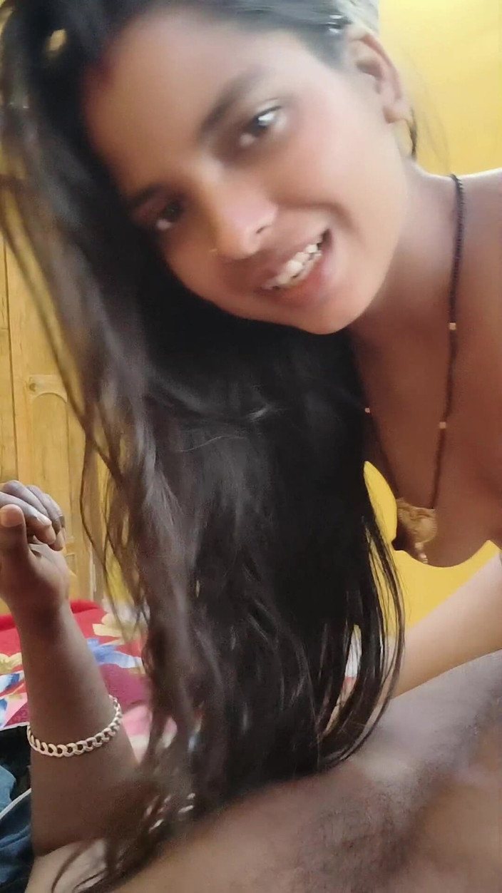 Nikku: Novomanželský pár šuká první noční líbánkové šukání v hindských videích