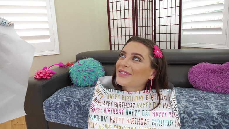 Le Wood: Lana Rhoades Loves Anal