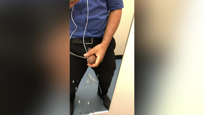 Kadu: 隣人に私がイクのを聞かないことを願っています