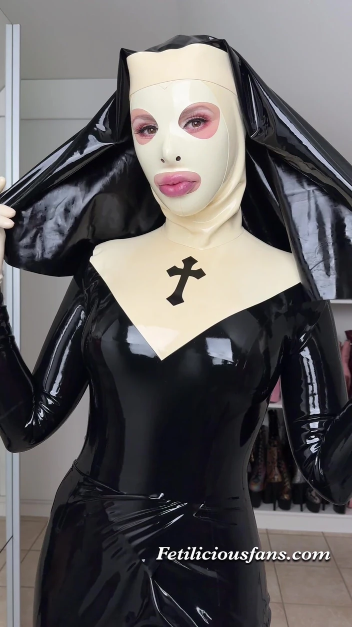 Miss_Fetilicious: Latex Nun Miss Fetilicious Getting Ready for Service