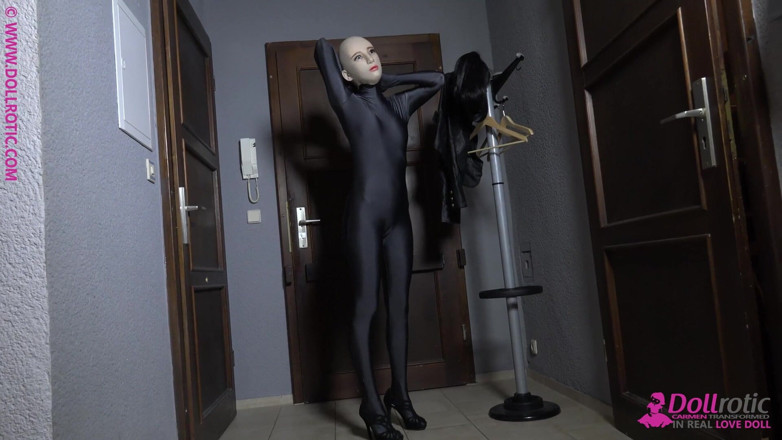 Dollrotic: My Puppet in Public