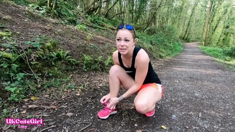 UKCuteGirl Lucy Lauren: Мне пришлось кончить на улице, пока вы наблюдали: Отчаянный пробежка
