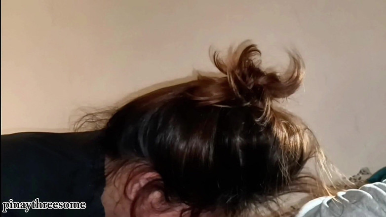 Pinay Threesome: Asiatisk otrogen fru man filmar frun hur jävla hon bra...
