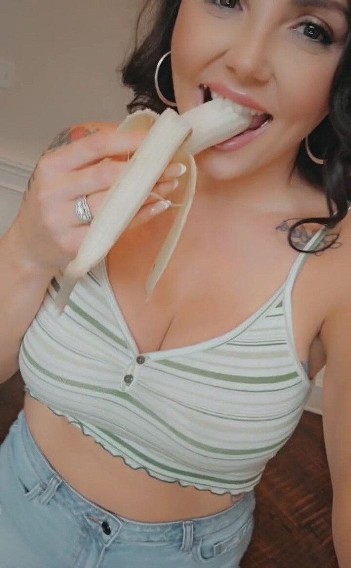 CoyWilder: Szczęśliwego piątkowego kochanie! Upewnij się, że zjesz mnie na dobre śniadanie