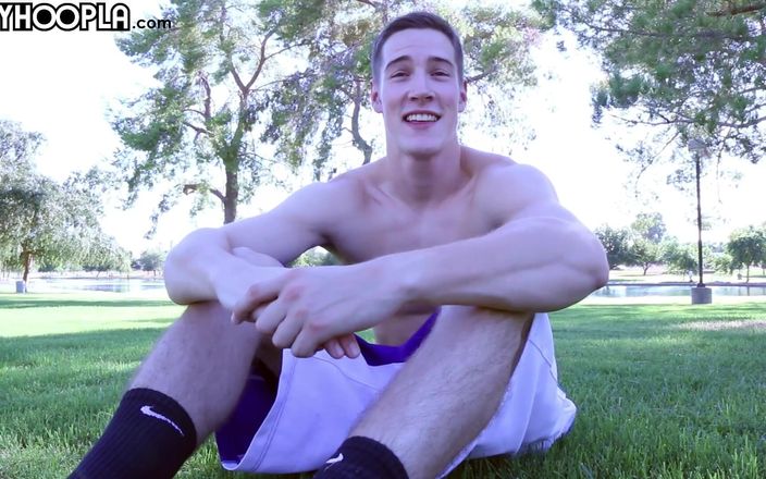 Gay Hoopla: Nou fotbalist înalt Jock Jay Bloomer