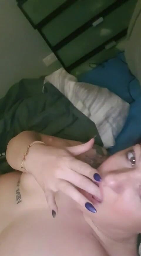 Livie Blainn: 快来舔我的手指干净