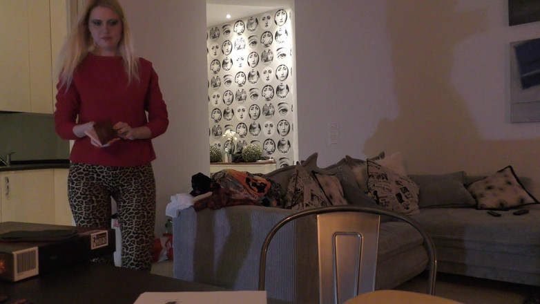 Leon Lambert Girls Twerk Parties CFNM: Wszystkie naturalne gorące seksowna i napalona blondynka Używa penisa i...