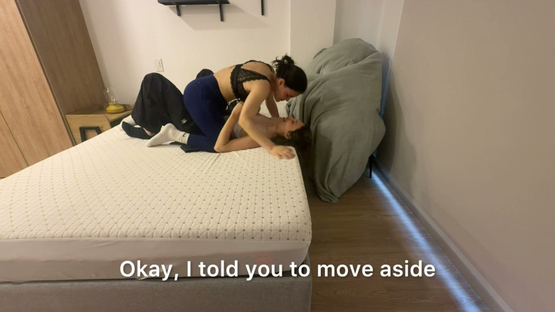 scarlettandc: Chúng Tôi Quan Hệ Trong Một Airbnb Mới