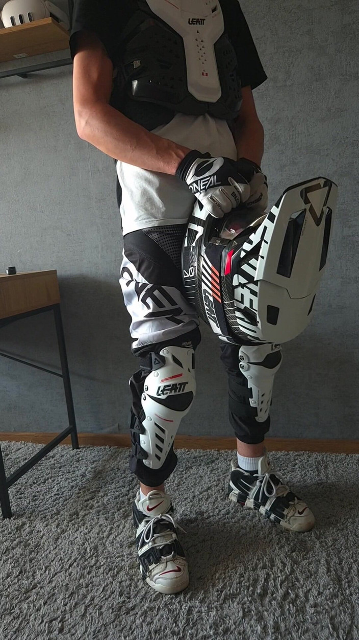 Sneakersmax98: Cream Pie na mém mxhelmet