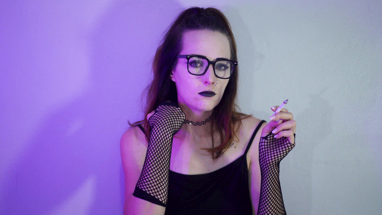 Alicia Robertz: Got dziewczyna pali w kabaretkach
