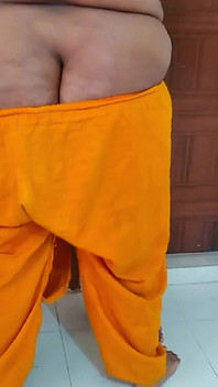 Sexy máma šuká svého nevlastního syna, když její manžel není doma