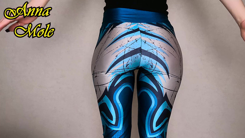 Anna Mole: Pantat bahenol cewek semok dengan legging spandeks ini dicambuk dan...