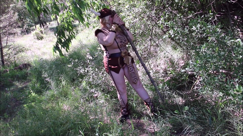 Musa Libertina: Nadržená vikingka loví v lese