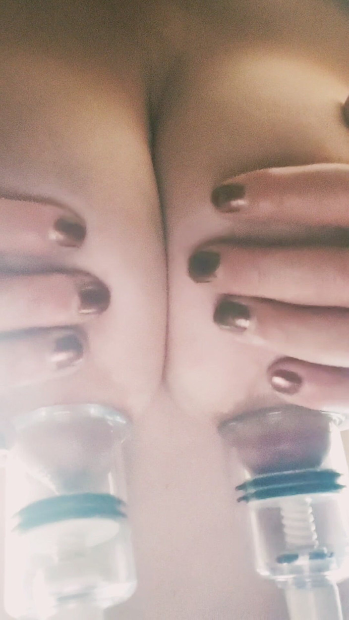 Lynettesub: ヒューカウの乳房の紹介