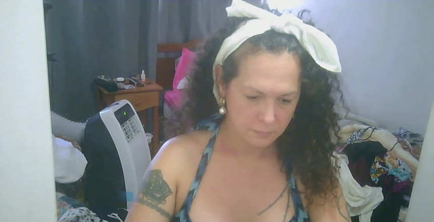 Nikki Montero: Acabo de administrar cómo publicar mi webcam en mi línea...