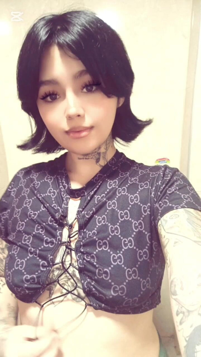 Dalyla: Small and Watery Tits