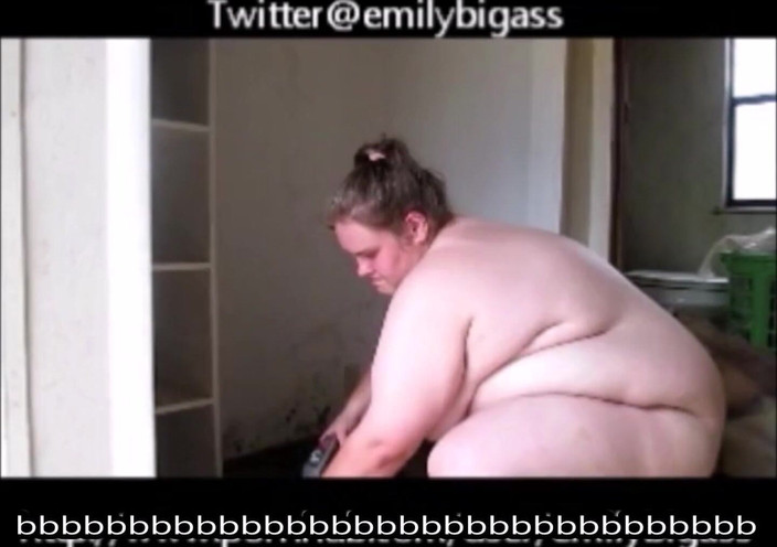 Fat Goddes: Nahá práce v práci byla chycena mým šéfem nahá