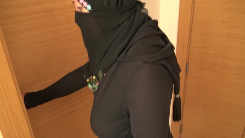 Souzan Halabi: Sextape of Algerian Maid Living in France