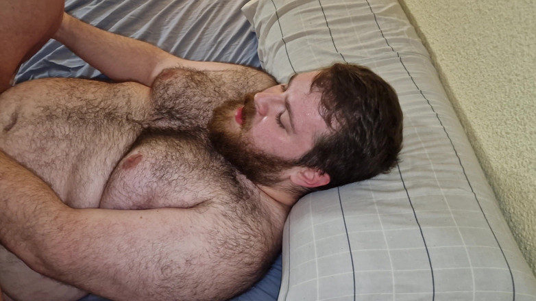 Ksanchez1203: दो भालू और एक चेज़र भालू को चोदता है - भाग 2