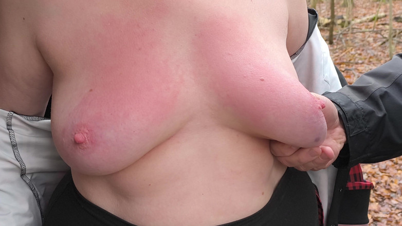 Bouncy Tits Action: Memukul Teteknya Merah