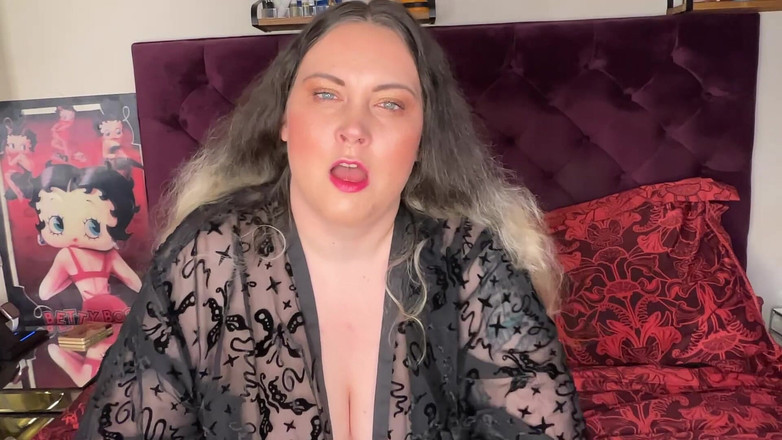 MissFFW: Miss Ffw använder Q-tips för att kittla näsan och få...