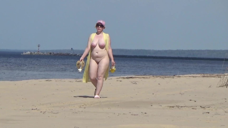 RedRoseRus: Juicy Woman Walking Naked on Beach