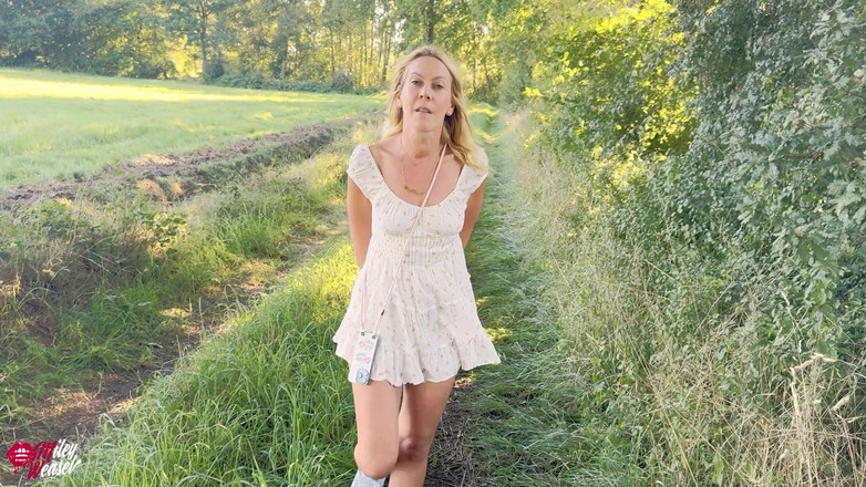 Miley Weasel: Fuck... Tentu saja ini terjadi padaku lagi! Aku dientot sama...