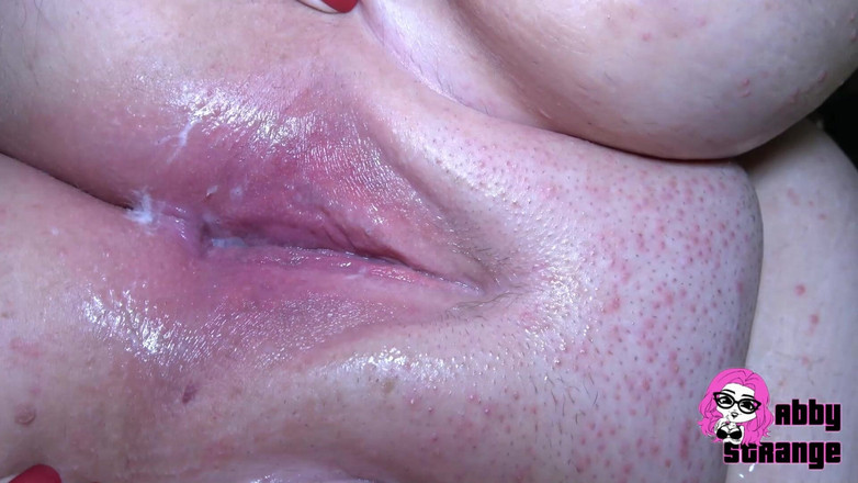 Abby Strange: Gangbang en sperma spelen met Julia en Lucy