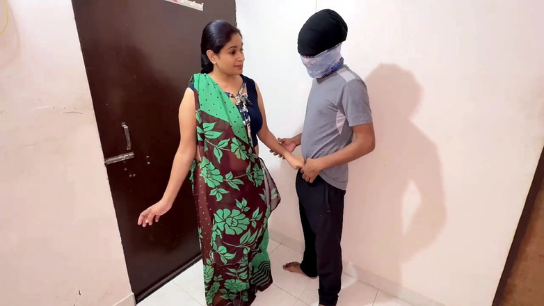FantacyCouple: Indian Village Kamwali Aunty Got Punishment for Stealing From Purse...
