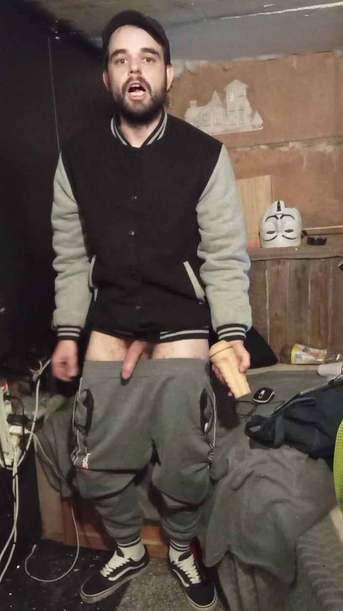 jerkofflover: Ejaculação No Lugar Onde Vou Me Masturbar E Mais Antes...