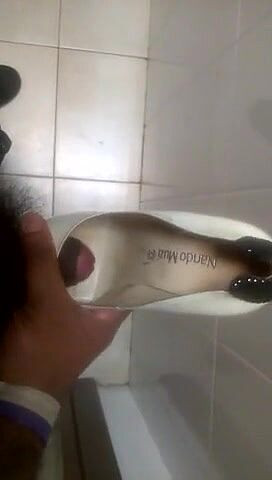 Sexy sereppu: Cum All Over the High Heel Shoe