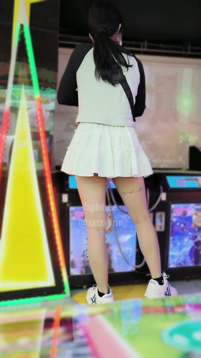 Caged sissy: Caged Sissy: Arcade 1ª Tentativa