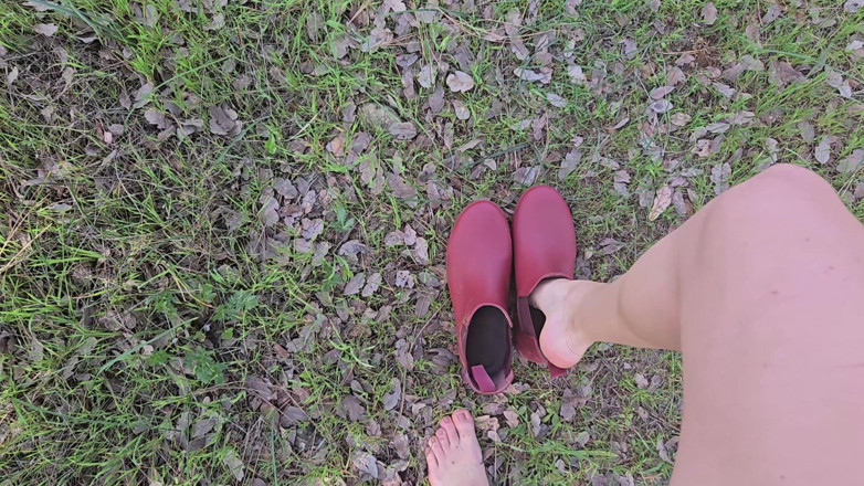 Sav Moolah: 小柄なブロンドが大規模な屋外フェイシャルを受ける