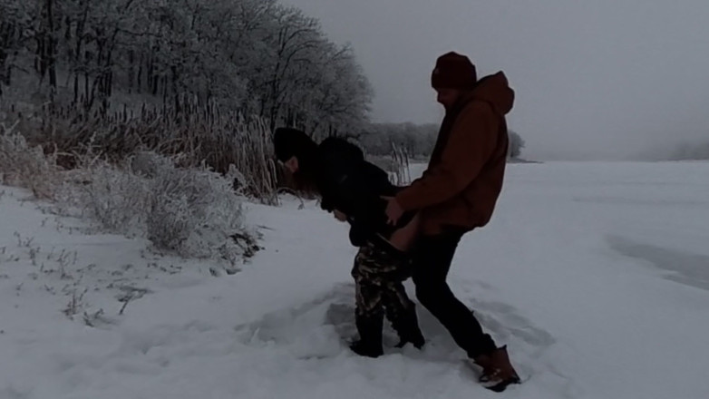 Mya Lane: 在户外做爱被抓了3次