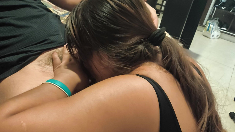 Moo DBOXXX: Alleenstaande moeder stemt ermee in om aan mijn lul te...