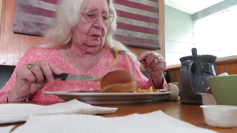 BBW nurse Vicki adventures with friends: Nevlastní máma a já jím