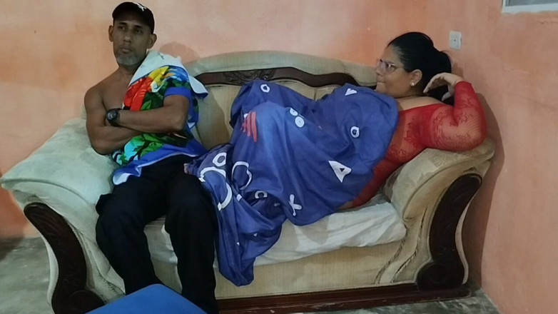 Adribella69: Une belle-fille se masturbe devant son vieux beau-père coquin et...