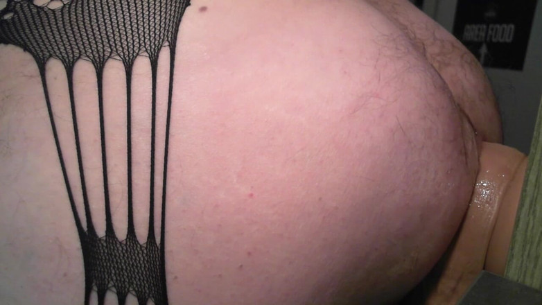 GiantDildoLover: Dos bonitos consoladores gordos y grandes en el culo