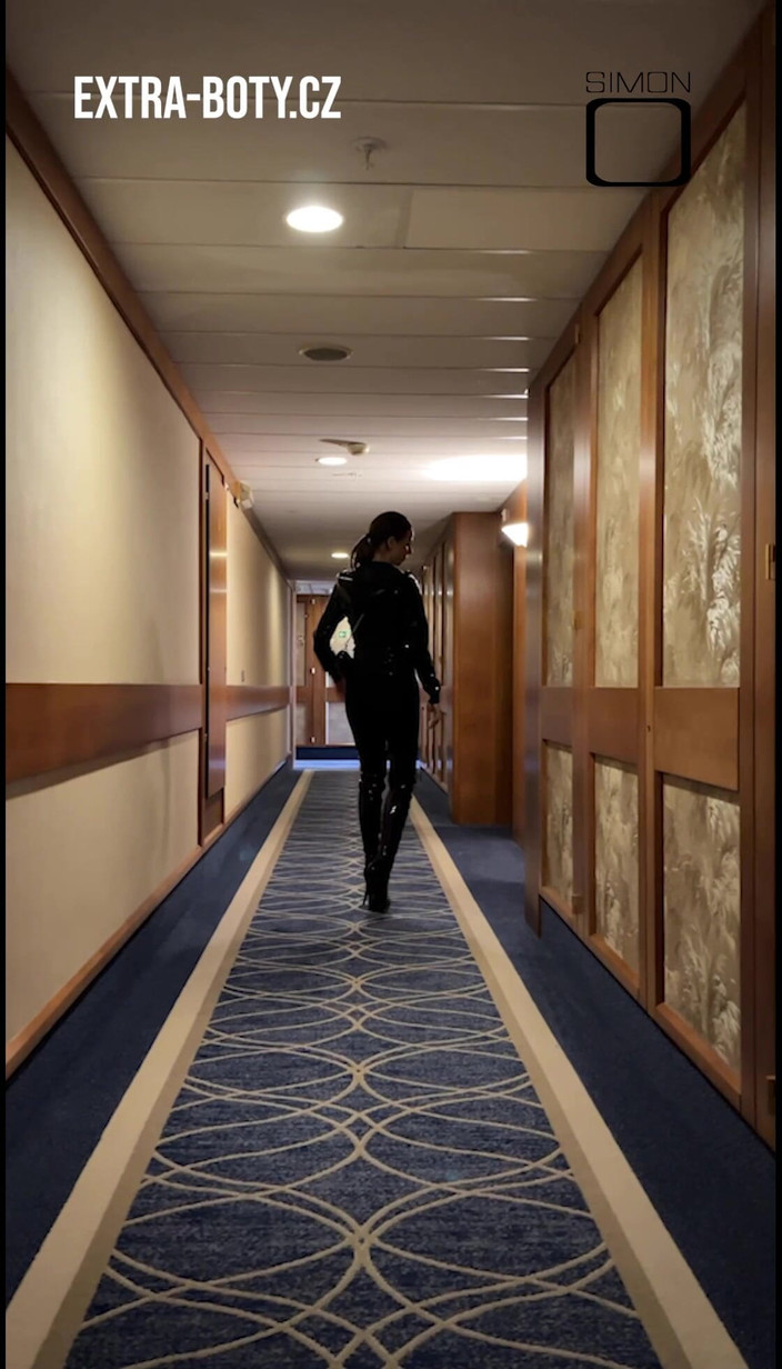 Latex Everest: Lady Eve Odpočívá v hotelu